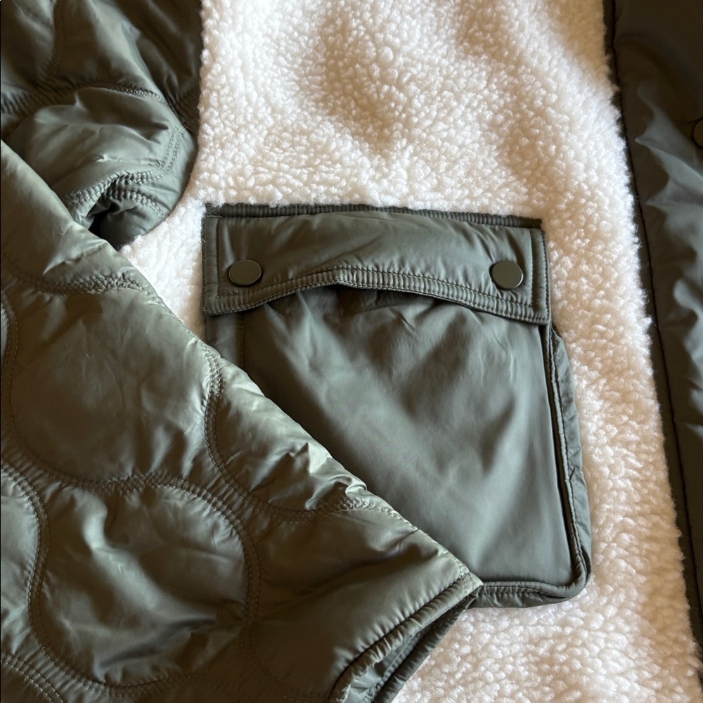 NWOT Athleta Sherpa Jacket with Olive quilted accents size Medium - Picture 2 of 6